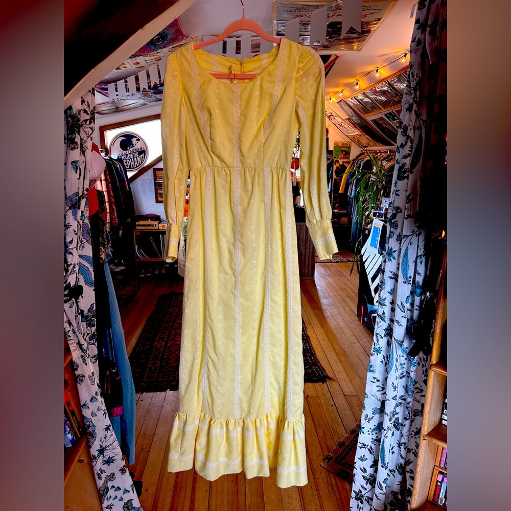 Butter cream yellow hand maid 1970’s cotton dress